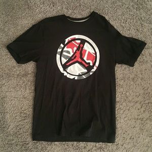 BLACK JORDAN T SHIRT MEDIUM